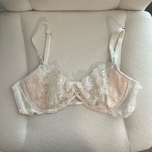 Victoria's Secret Cream Lace Underwire Bra